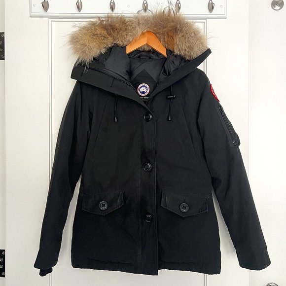 Canada Goose Montebello Fur-trimmed Down Parka In Black